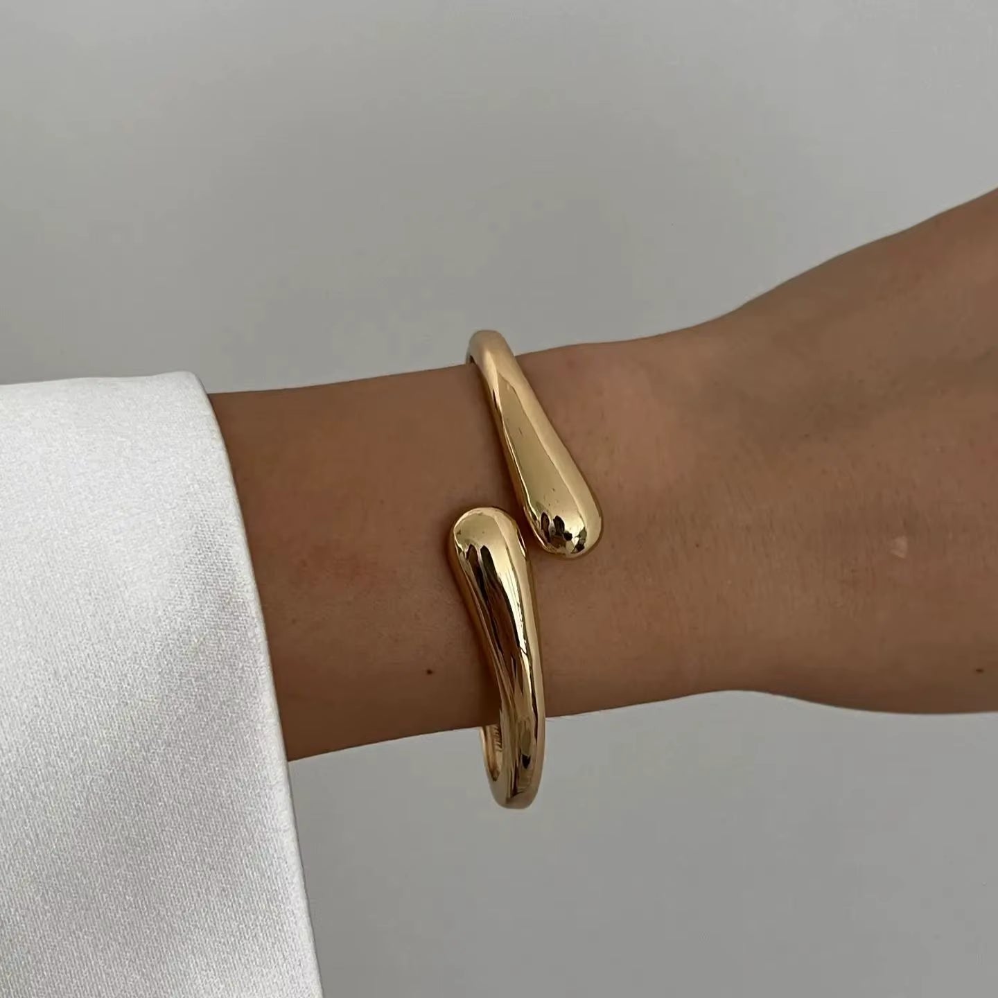 Vintage Vibe Cuff Bangles – Bold Geometry Meets Urban Gold & Silver Shine